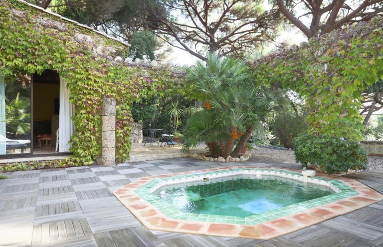st-tropez-house-jacuzzi-768x495