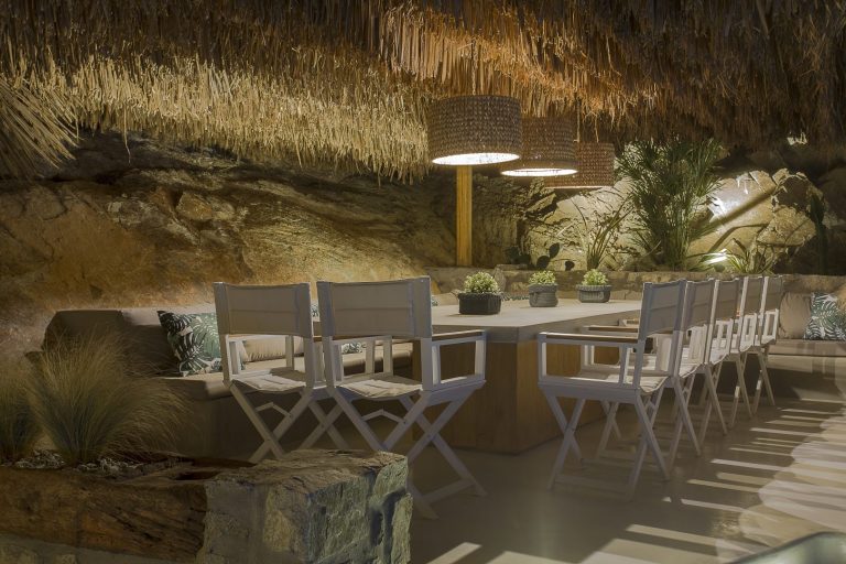 bio-rentals-mykonos-outdoor-dining-area-768x512