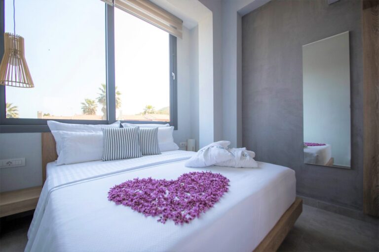 bio-rentals-bedroom-ecofriendly-768x512