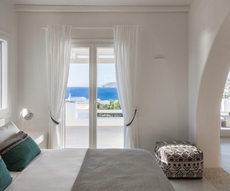 bio-rentals-paros-bedroom-sea-view-768x640