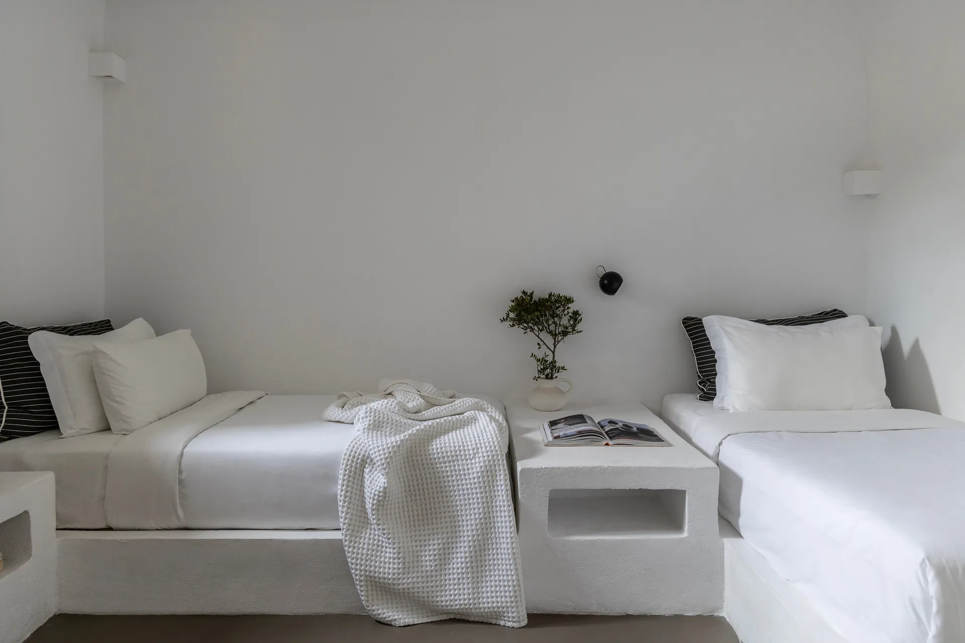 bio-rentals-twin-bedroom-paros